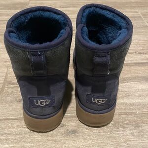 Authentic Hardly used Navy Blue Ugg Winter Boots (Suede Material) S 6 US 4.5 UK